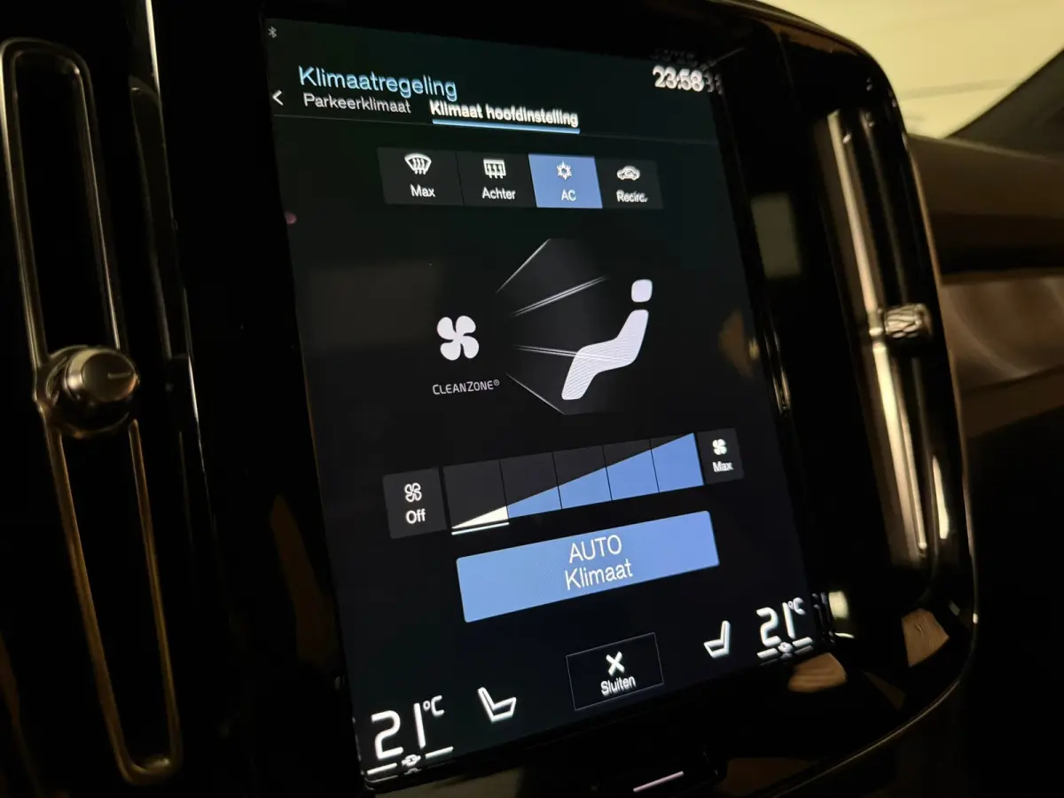 T5 Ultimate Dark | Trekhaak | Schuifdak | Harman Kardon | Parkeercamera | All Season banden | Adaptieve Cruise Control | Pilot Assist | BLIS Dode Hoek Detectie | Bestuurdersstoel elektrisch 