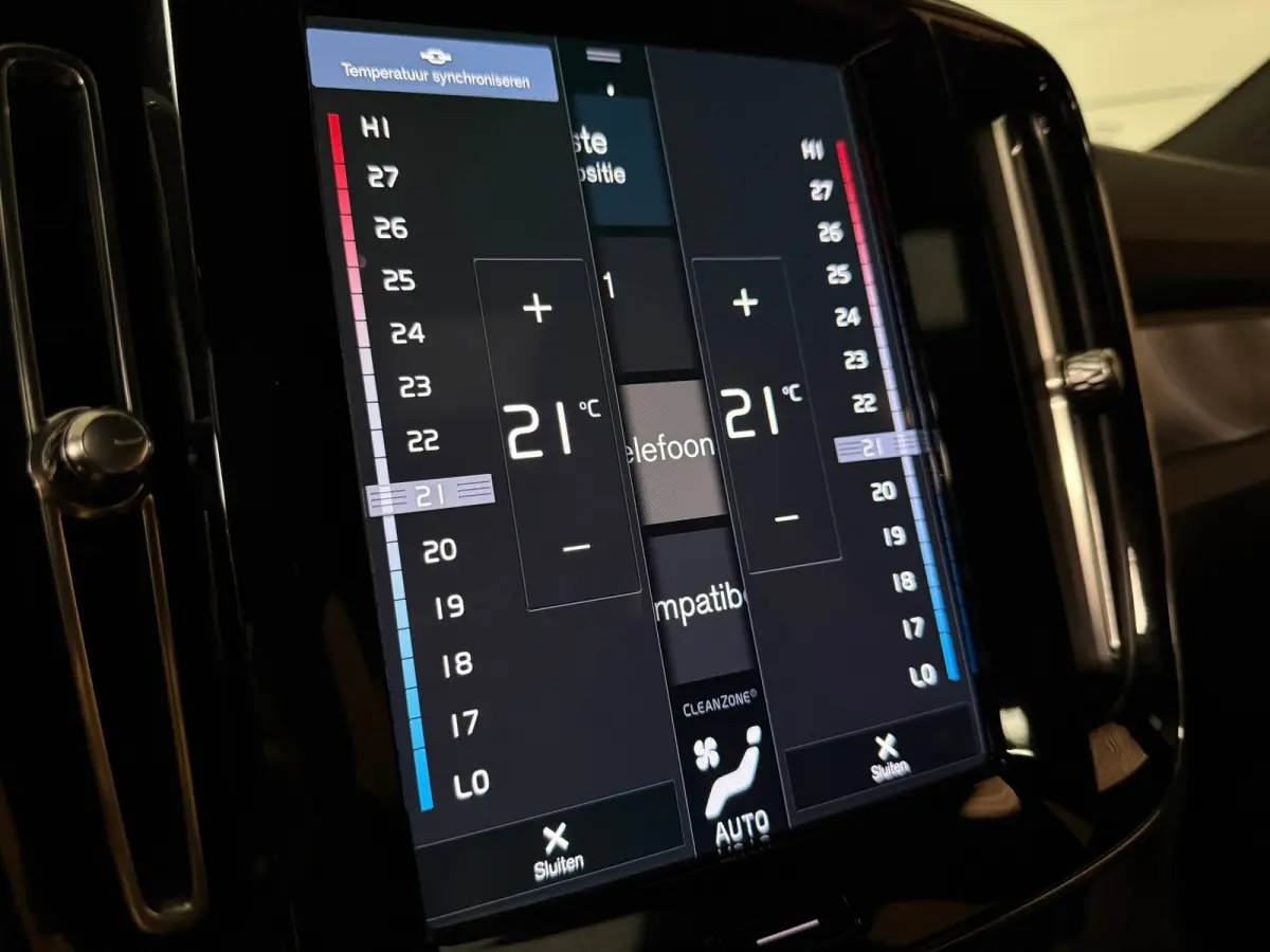 T5 Ultimate Dark | Trekhaak | Schuifdak | Harman Kardon | Parkeercamera | All Season banden | Adaptieve Cruise Control | Pilot Assist | BLIS Dode Hoek Detectie | Bestuurdersstoel elektrisch 