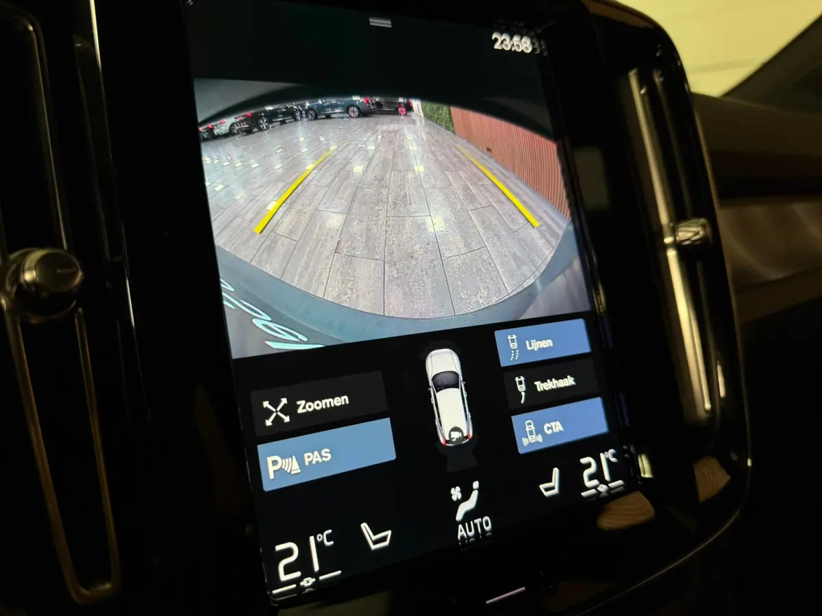 T5 Ultimate Dark | Trekhaak | Schuifdak | Harman Kardon | Parkeercamera | All Season banden | Adaptieve Cruise Control | Pilot Assist | BLIS Dode Hoek Detectie | Bestuurdersstoel elektrisch 