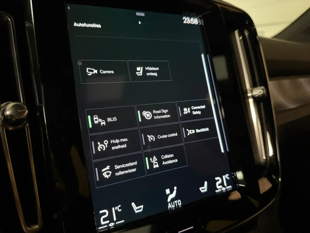 T5 Ultimate Dark | Trekhaak | Schuifdak | Harman Kardon | Parkeercamera | All Season banden | Adaptieve Cruise Control | Pilot Assist | BLIS Dode Hoek Detectie | Bestuurdersstoel elektrisch 