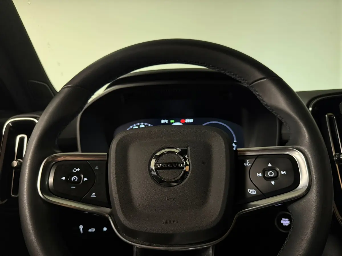 T5 Ultimate Dark | Trekhaak | Schuifdak | Harman Kardon | Parkeercamera | All Season banden | Adaptieve Cruise Control | Pilot Assist | BLIS Dode Hoek Detectie | Bestuurdersstoel elektrisch 