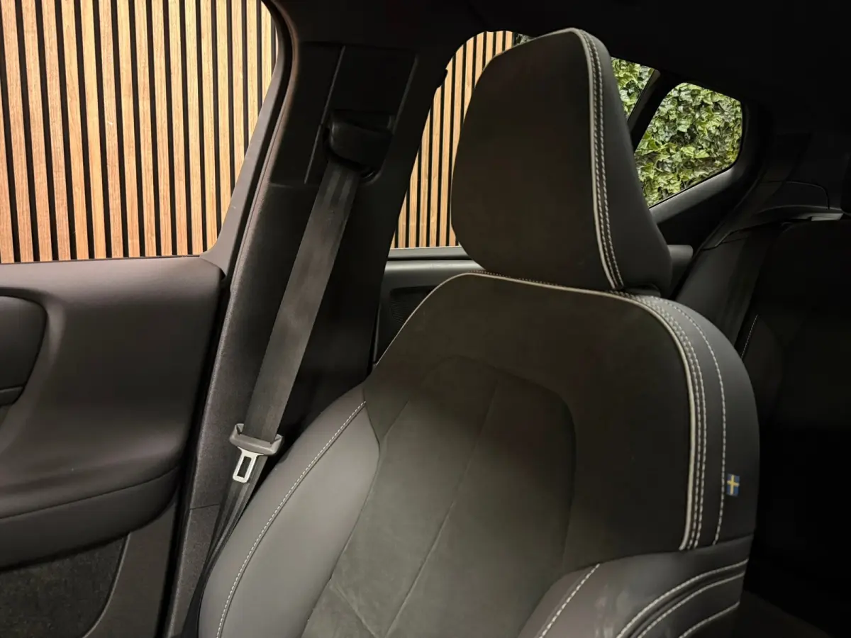 T5 Ultimate Dark | Trekhaak | Schuifdak | Harman Kardon | Parkeercamera | All Season banden | Adaptieve Cruise Control | Pilot Assist | BLIS Dode Hoek Detectie | Bestuurdersstoel elektrisch 