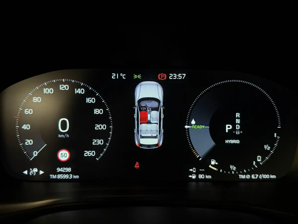 T5 Ultimate Dark | Trekhaak | Schuifdak | Harman Kardon | Parkeercamera | All Season banden | Adaptieve Cruise Control | Pilot Assist | BLIS Dode Hoek Detectie | Bestuurdersstoel elektrisch 