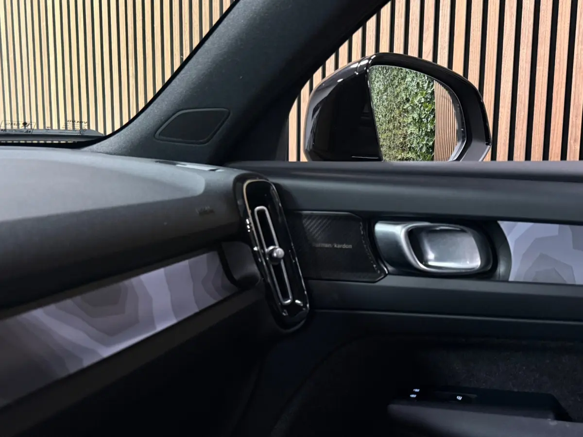 T5 Ultimate Dark | Trekhaak | Schuifdak | Harman Kardon | Parkeercamera | All Season banden | Adaptieve Cruise Control | Pilot Assist | BLIS Dode Hoek Detectie | Bestuurdersstoel elektrisch 