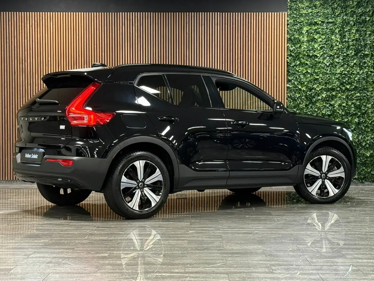 T5 Ultimate Dark | Trekhaak | Schuifdak | Harman Kardon | Parkeercamera | All Season banden | Adaptieve Cruise Control | Pilot Assist | BLIS Dode Hoek Detectie | Bestuurdersstoel elektrisch 