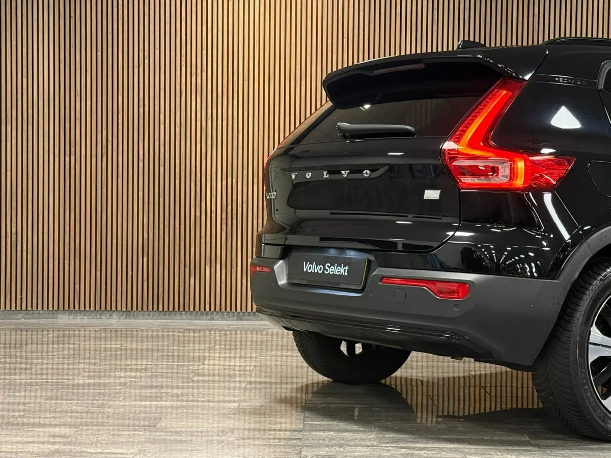 T5 Ultimate Dark | Trekhaak | Schuifdak | Harman Kardon | Parkeercamera | All Season banden | Adaptieve Cruise Control | Pilot Assist | BLIS Dode Hoek Detectie | Bestuurdersstoel elektrisch 