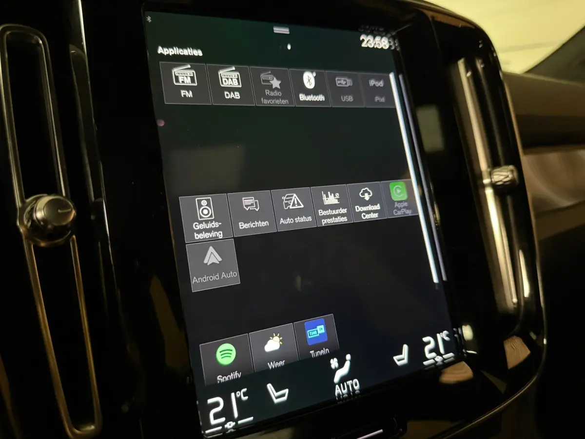 T5 Ultimate Dark | Trekhaak | Schuifdak | Harman Kardon | Parkeercamera | All Season banden | Adaptieve Cruise Control | Pilot Assist | BLIS Dode Hoek Detectie | Bestuurdersstoel elektrisch 