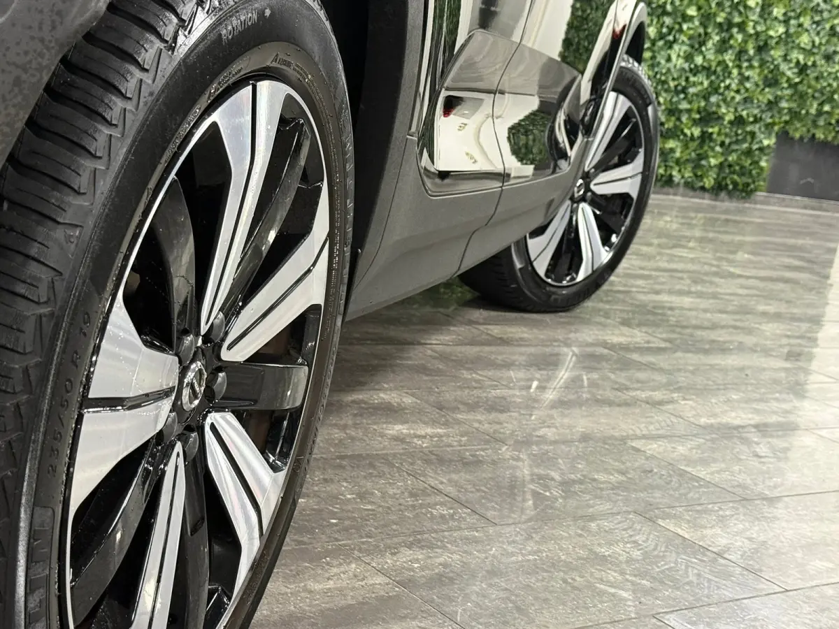 T5 Ultimate Dark | Trekhaak | Schuifdak | Harman Kardon | Parkeercamera | All Season banden | Adaptieve Cruise Control | Pilot Assist | BLIS Dode Hoek Detectie | Bestuurdersstoel elektrisch 