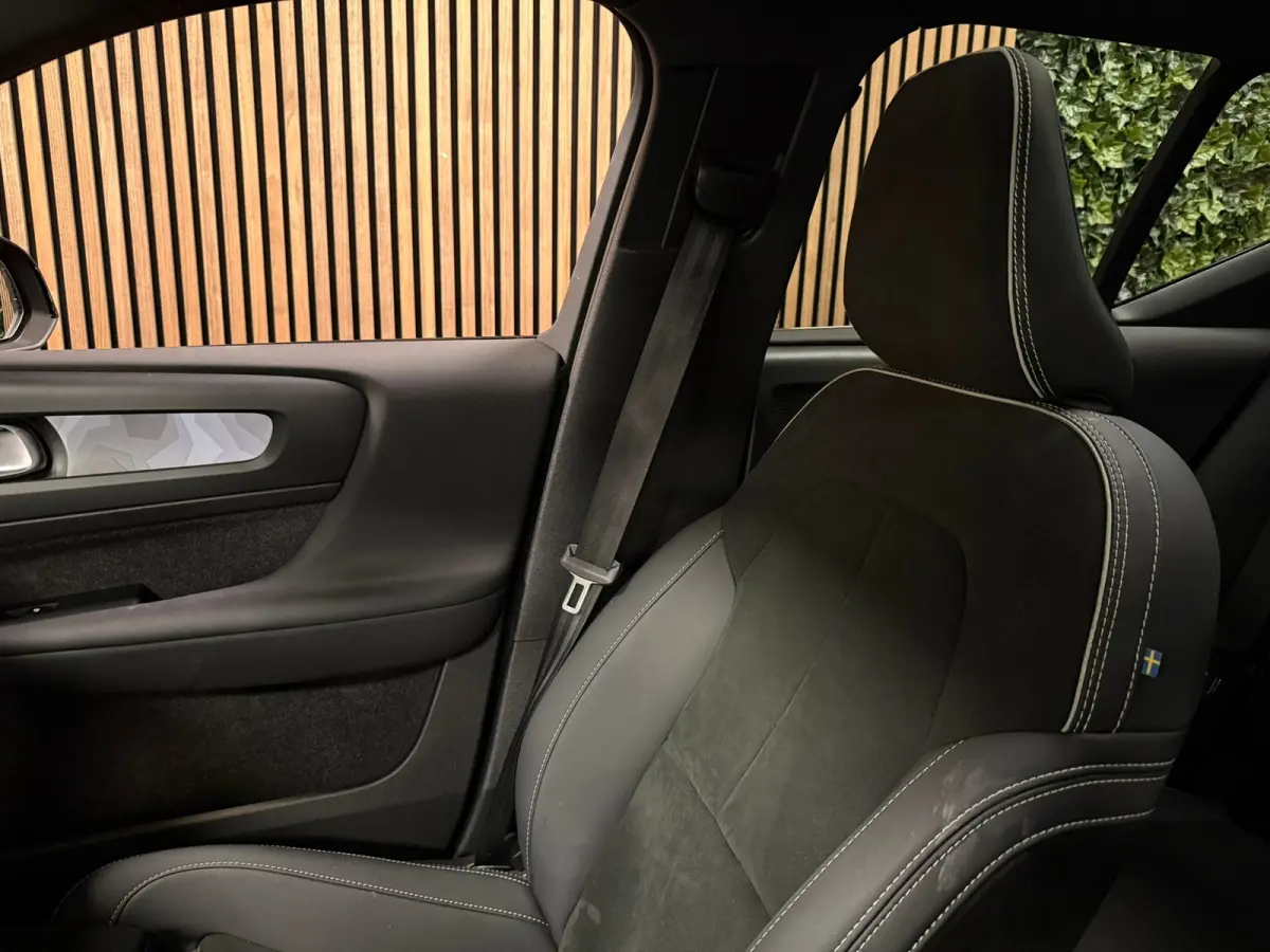T5 Ultimate Dark | Trekhaak | Schuifdak | Harman Kardon | Parkeercamera | All Season banden | Adaptieve Cruise Control | Pilot Assist | BLIS Dode Hoek Detectie | Bestuurdersstoel elektrisch 