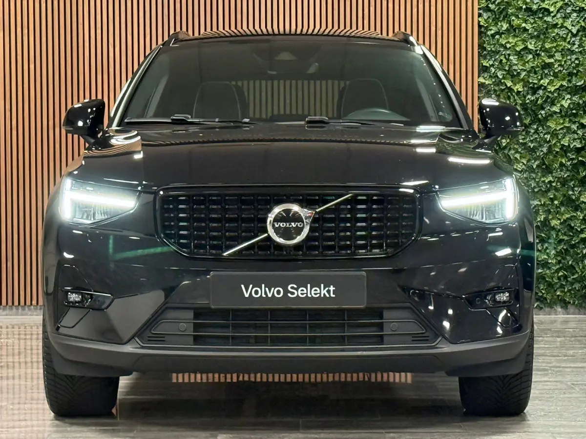 T5 Ultimate Dark | Trekhaak | Schuifdak | Harman Kardon | Parkeercamera | All Season banden | Adaptieve Cruise Control | Pilot Assist | BLIS Dode Hoek Detectie | Bestuurdersstoel elektrisch 