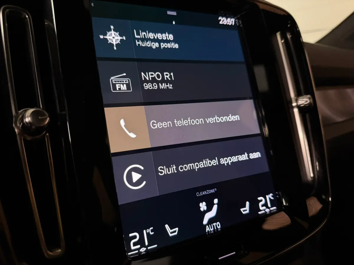 T5 Ultimate Dark | Trekhaak | Schuifdak | Harman Kardon | Parkeercamera | All Season banden | Adaptieve Cruise Control | Pilot Assist | BLIS Dode Hoek Detectie | Bestuurdersstoel elektrisch 