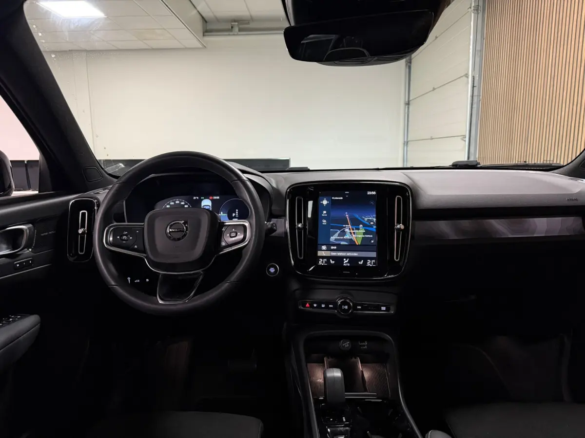 T5 Ultimate Dark | Trekhaak | Schuifdak | Harman Kardon | Parkeercamera | All Season banden | Adaptieve Cruise Control | Pilot Assist | BLIS Dode Hoek Detectie | Bestuurdersstoel elektrisch 