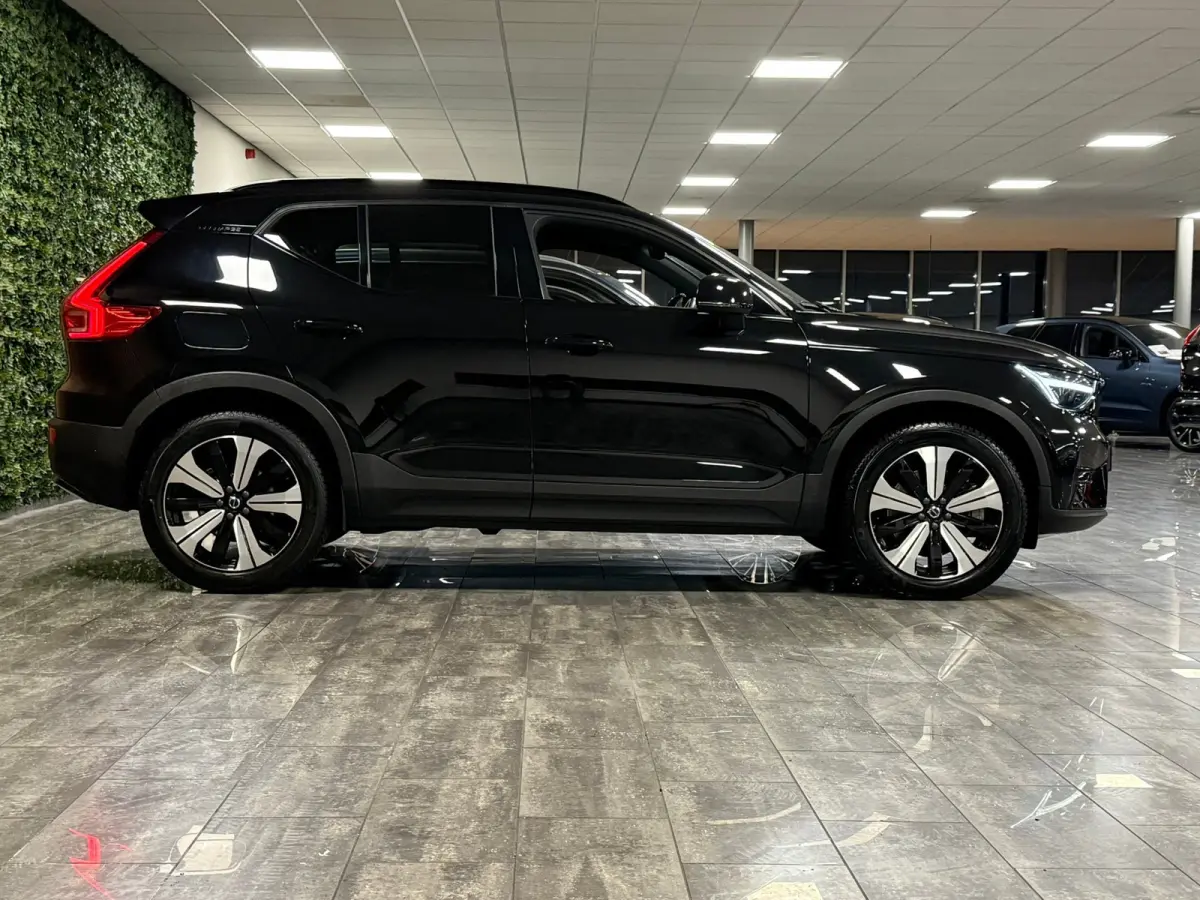 T5 Ultimate Dark | Trekhaak | Schuifdak | Harman Kardon | Parkeercamera | All Season banden | Adaptieve Cruise Control | Pilot Assist | BLIS Dode Hoek Detectie | Bestuurdersstoel elektrisch 