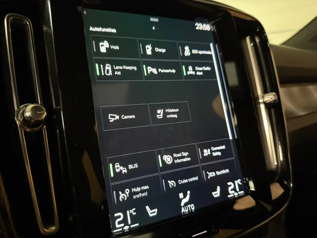 T5 Ultimate Dark | Trekhaak | Schuifdak | Harman Kardon | Parkeercamera | All Season banden | Adaptieve Cruise Control | Pilot Assist | BLIS Dode Hoek Detectie | Bestuurdersstoel elektrisch 