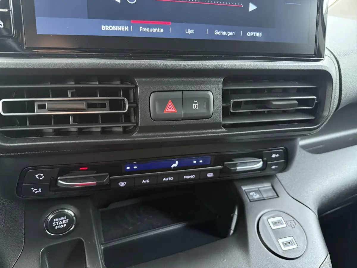 1.5 BlueHDi 130 S&S L2 | Achteruitrijcamera met 180° Area view | Airconditioning | Centrale vergrendeling met Afstandsbediening