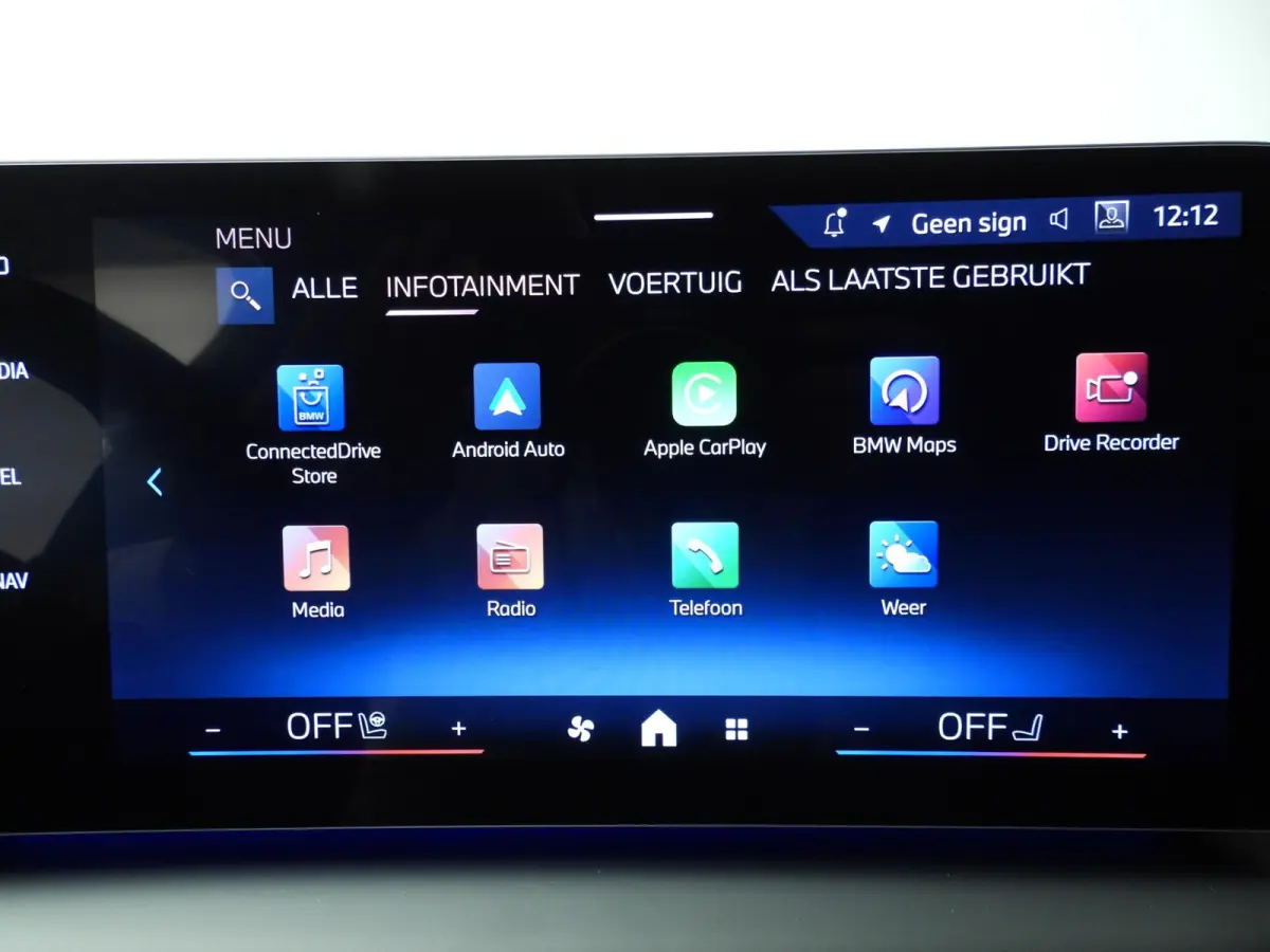 5-deurs 120 | M-Sportpakket | LED | HUD | Active cruise | Panoramadak | Sportstoelen | Stoelverwarming | DAB | Harman-kardon sound | Alu 19 inch