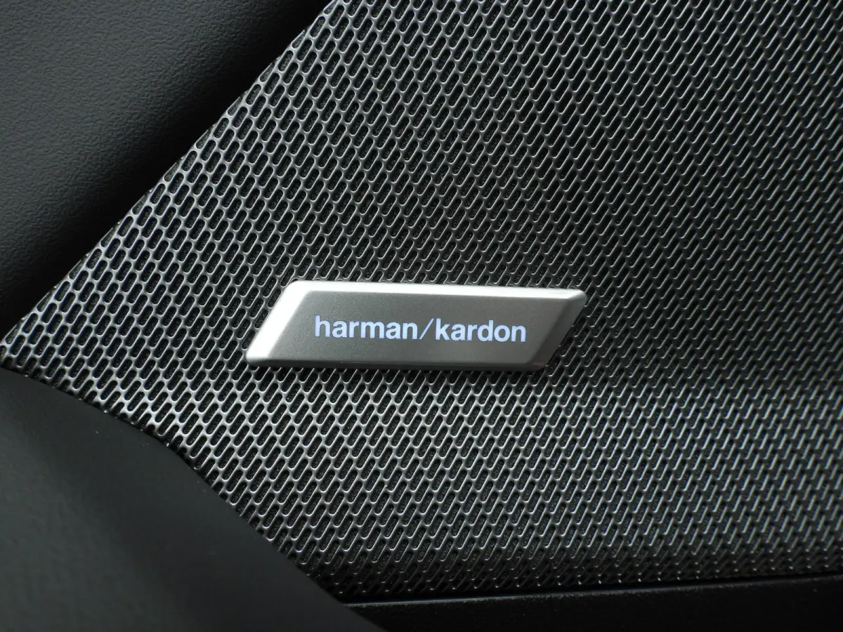 5-deurs 120 | M-Sportpakket | LED | HUD | Active cruise | Panoramadak | Sportstoelen | Stoelverwarming | DAB | Harman-kardon sound | Alu 19 inch