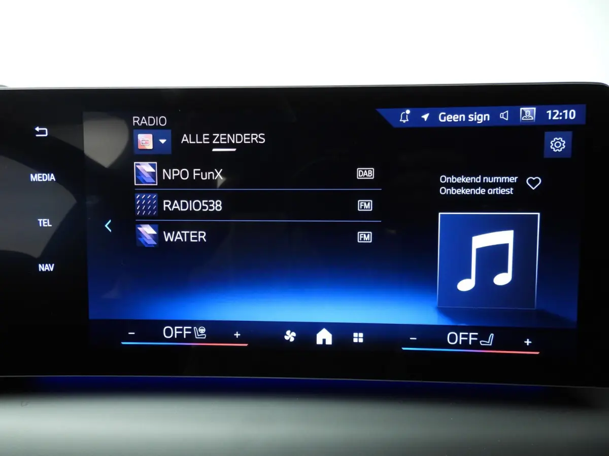 5-deurs 120 | M-Sportpakket | LED | HUD | Active cruise | Panoramadak | Sportstoelen | Stoelverwarming | DAB | Harman-kardon sound | Alu 19 inch