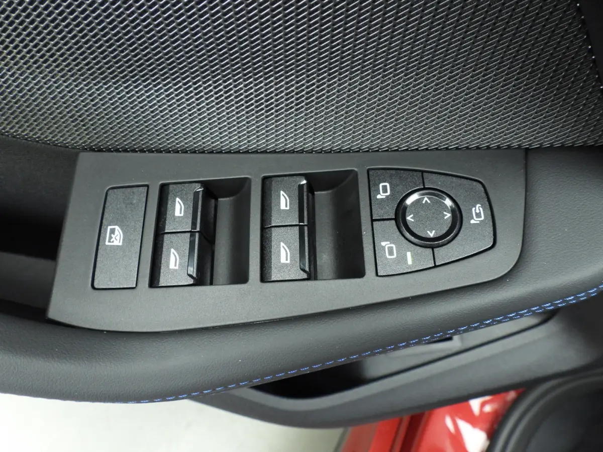 5-deurs 120 | M-Sportpakket | LED | HUD | Active cruise | Panoramadak | Sportstoelen | Stoelverwarming | DAB | Harman-kardon sound | Alu 19 inch