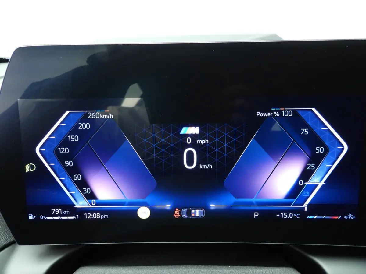5-deurs 120 | M-Sportpakket | LED | HUD | Active cruise | Panoramadak | Sportstoelen | Stoelverwarming | DAB | Harman-kardon sound | Alu 19 inch