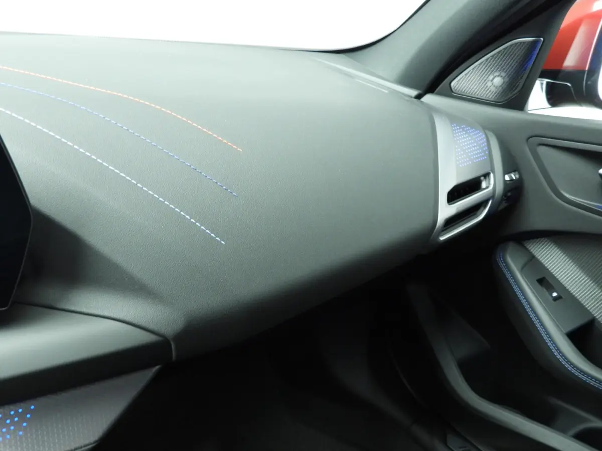 5-deurs 120 | M-Sportpakket | LED | HUD | Active cruise | Panoramadak | Sportstoelen | Stoelverwarming | DAB | Harman-kardon sound | Alu 19 inch