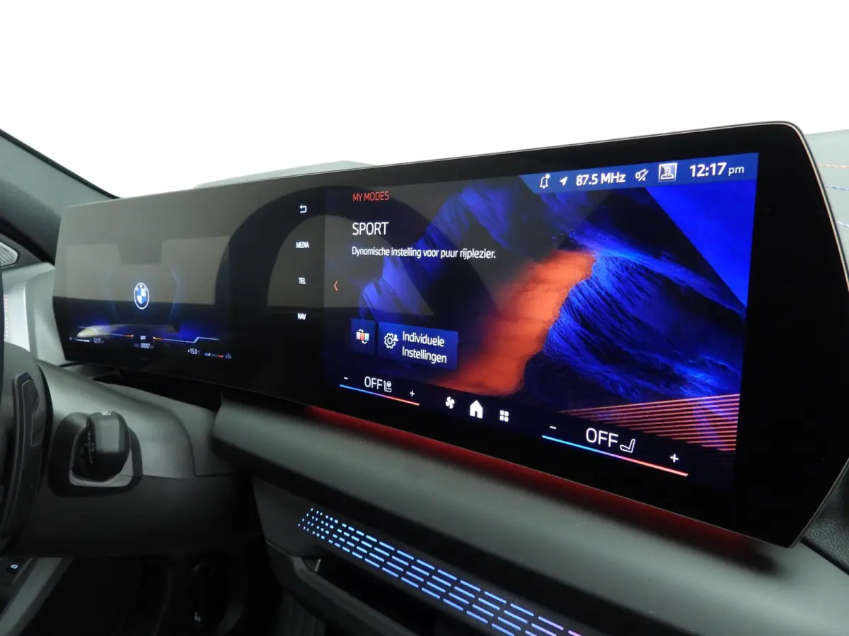 5-deurs 120 | M-Sportpakket | LED | HUD | Active cruise | Panoramadak | Sportstoelen | Stoelverwarming | DAB | Harman-kardon sound | Alu 19 inch