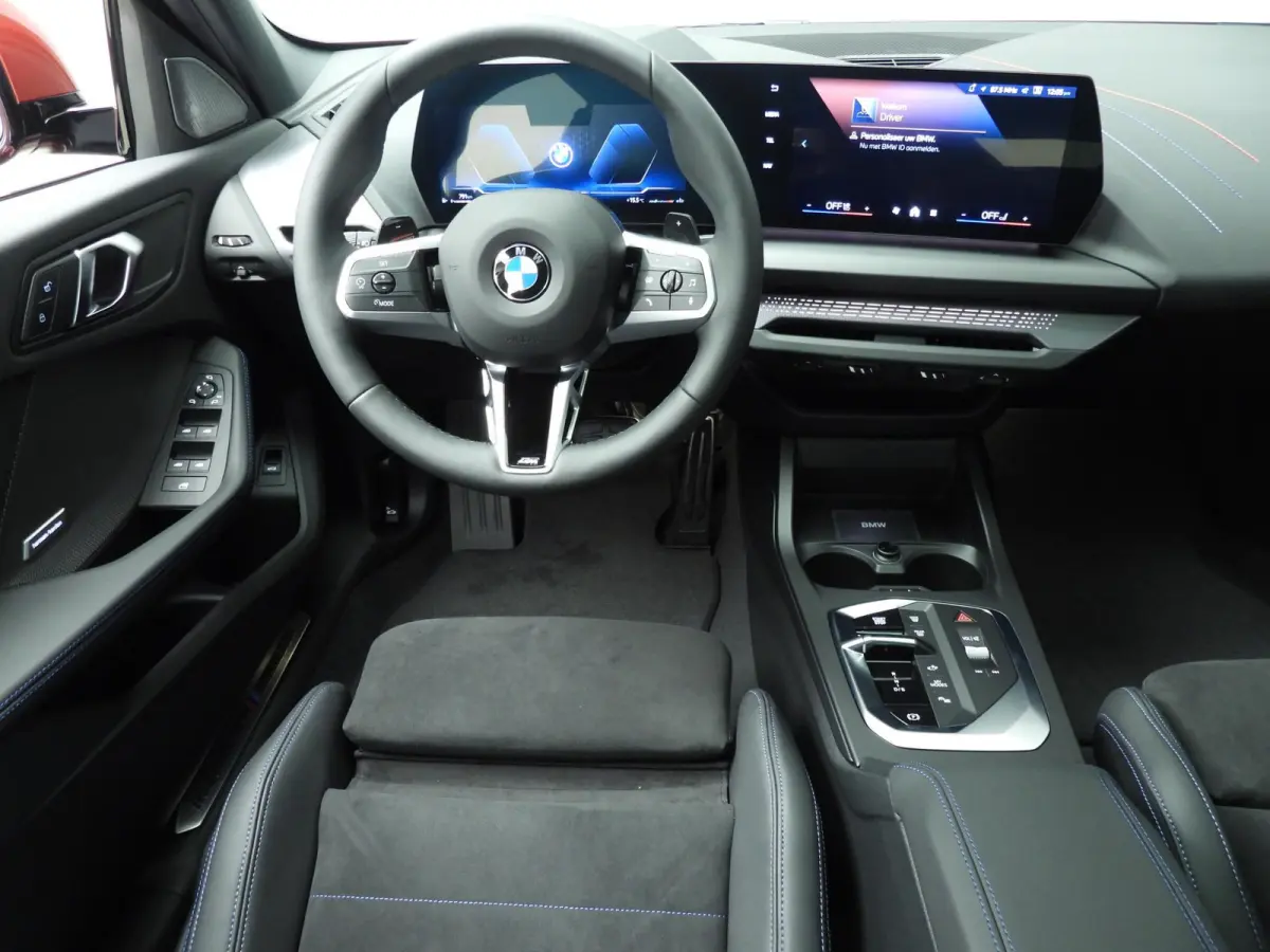 5-deurs 120 | M-Sportpakket | LED | HUD | Active cruise | Panoramadak | Sportstoelen | Stoelverwarming | DAB | Harman-kardon sound | Alu 19 inch