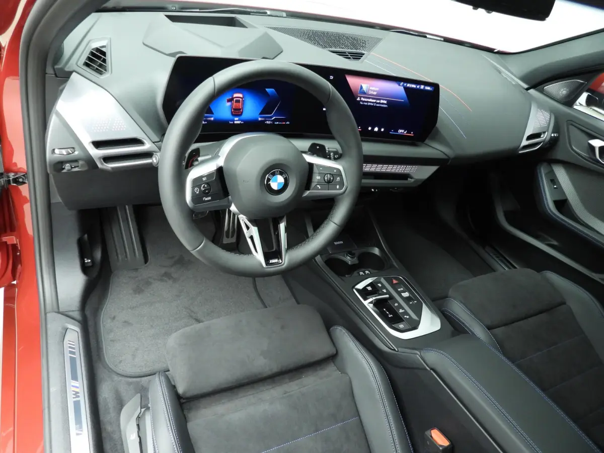5-deurs 120 | M-Sportpakket | LED | HUD | Active cruise | Panoramadak | Sportstoelen | Stoelverwarming | DAB | Harman-kardon sound | Alu 19 inch