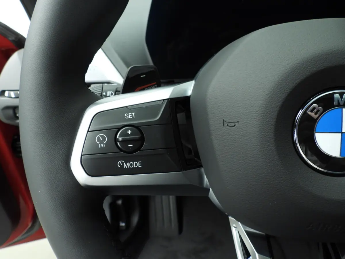 5-deurs 120 | M-Sportpakket | LED | HUD | Active cruise | Panoramadak | Sportstoelen | Stoelverwarming | DAB | Harman-kardon sound | Alu 19 inch