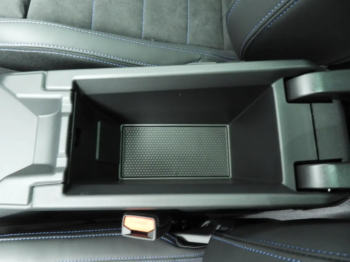 5-deurs 120 | M-Sportpakket | LED | HUD | Active cruise | Panoramadak | Sportstoelen | Stoelverwarming | DAB | Harman-kardon sound | Alu 19 inch