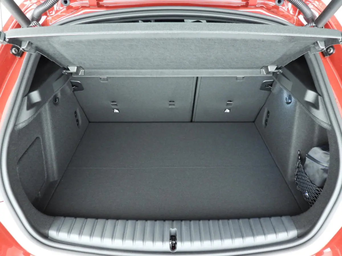 5-deurs 120 | M-Sportpakket | LED | HUD | Active cruise | Panoramadak | Sportstoelen | Stoelverwarming | DAB | Harman-kardon sound | Alu 19 inch