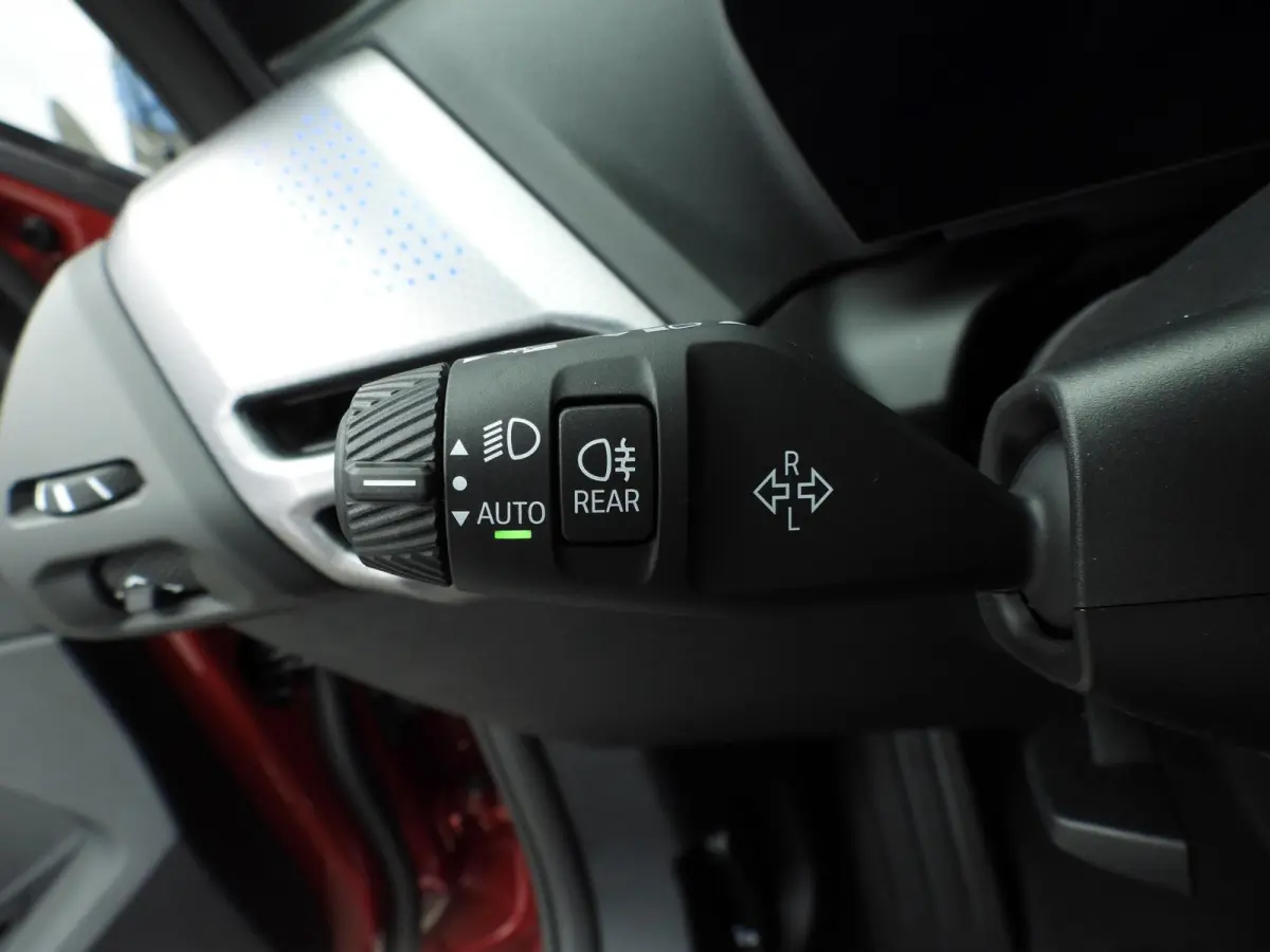 5-deurs 120 | M-Sportpakket | LED | HUD | Active cruise | Panoramadak | Sportstoelen | Stoelverwarming | DAB | Harman-kardon sound | Alu 19 inch