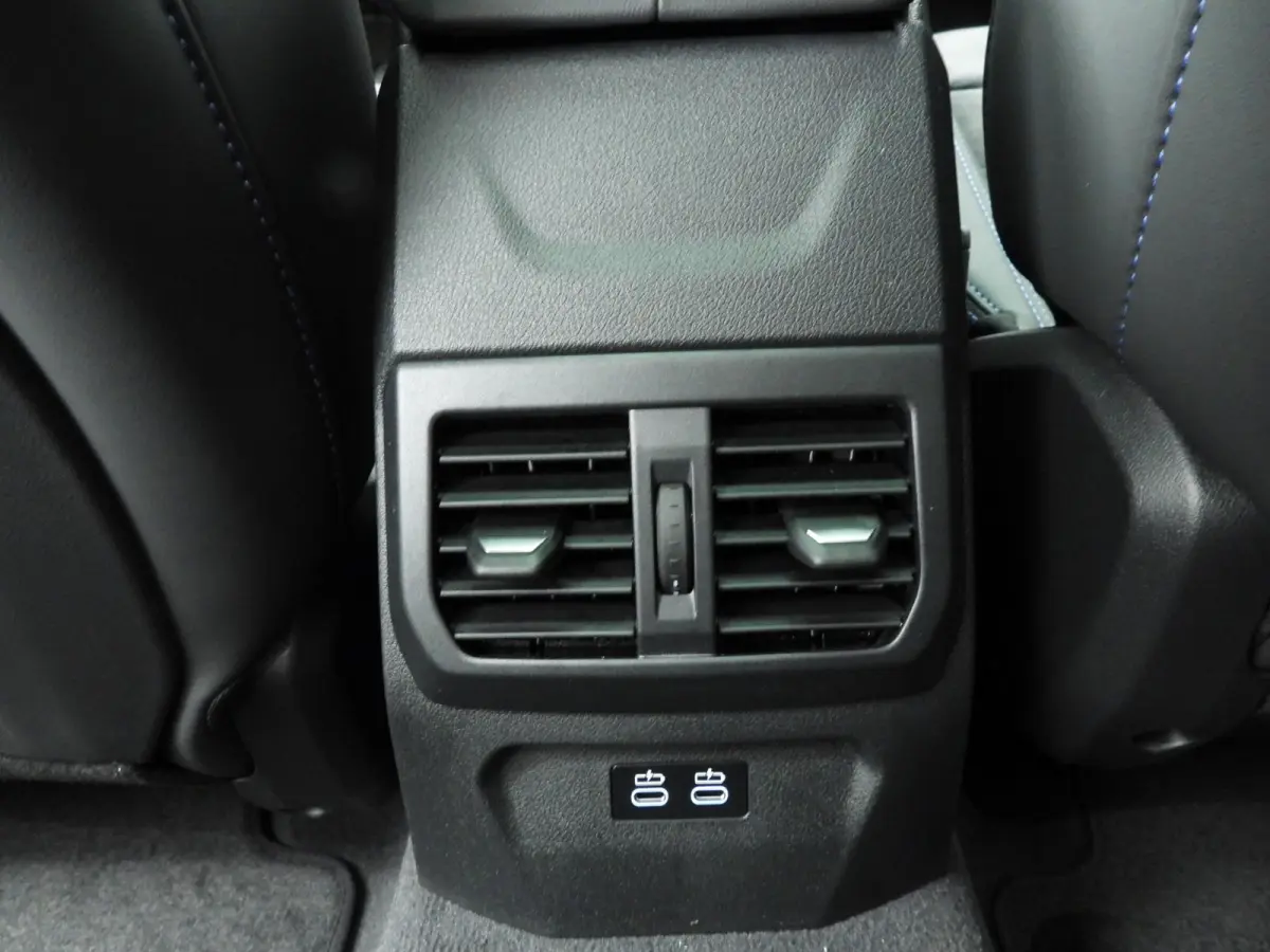 5-deurs 120 | M-Sportpakket | LED | HUD | Active cruise | Panoramadak | Sportstoelen | Stoelverwarming | DAB | Harman-kardon sound | Alu 19 inch