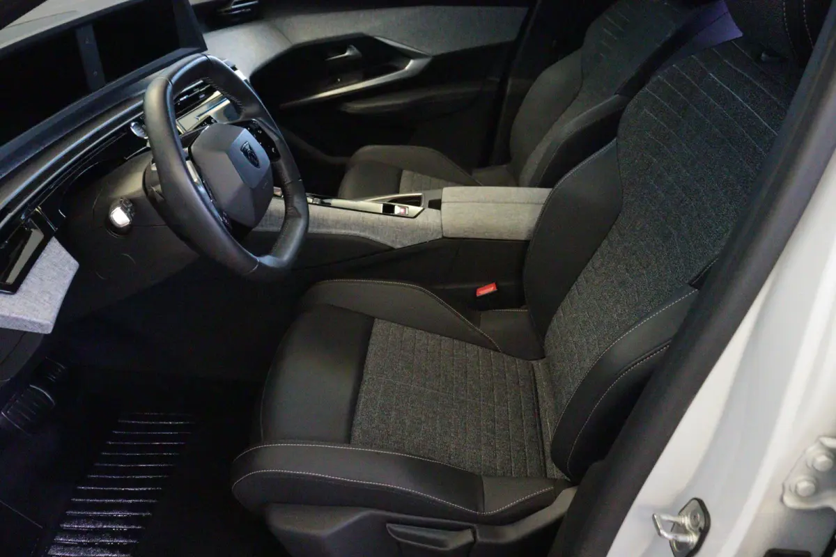 1.2 Hybrid 145 Allure Automaat | 7 PERS | APPCONNECT | CAMERA + PDC | CRUISE | LANE-ASSIST | afleverklaar