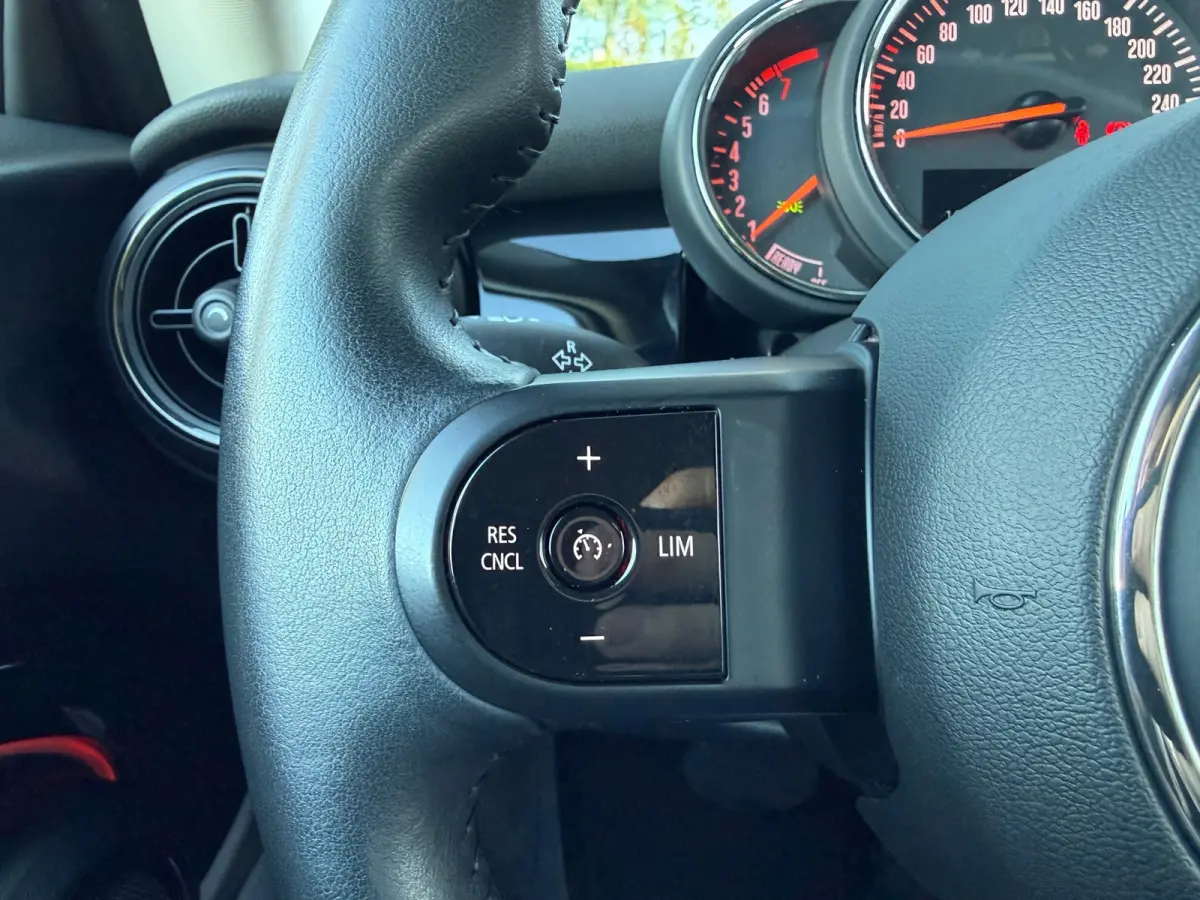 1.5 Cooper Camden Edition - Automaat - Navi - Climate - Org.NL