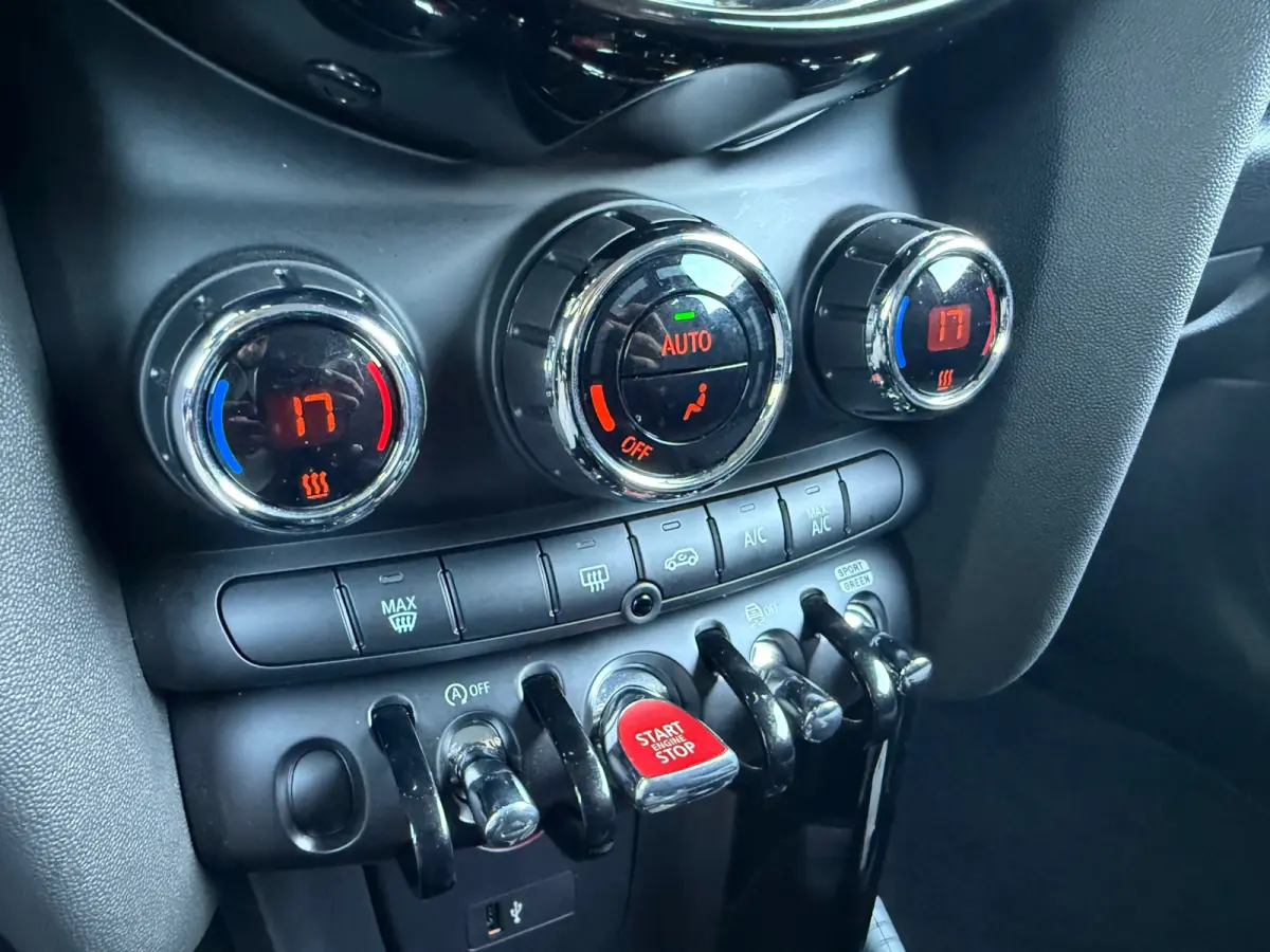 1.5 Cooper Camden Edition - Automaat - Navi - Climate - Org.NL