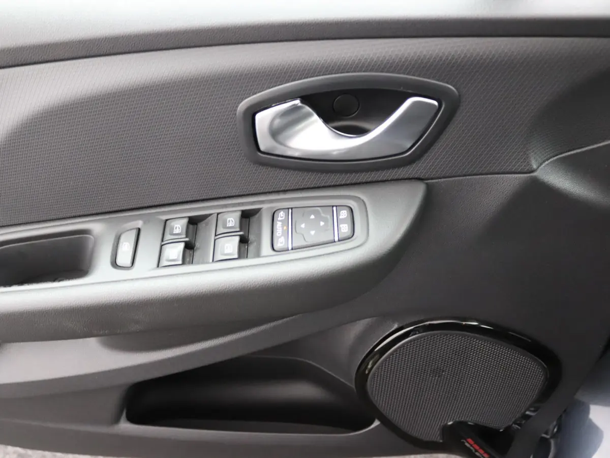 TCe 90 Limited | Parkeercamera | Climate Control |