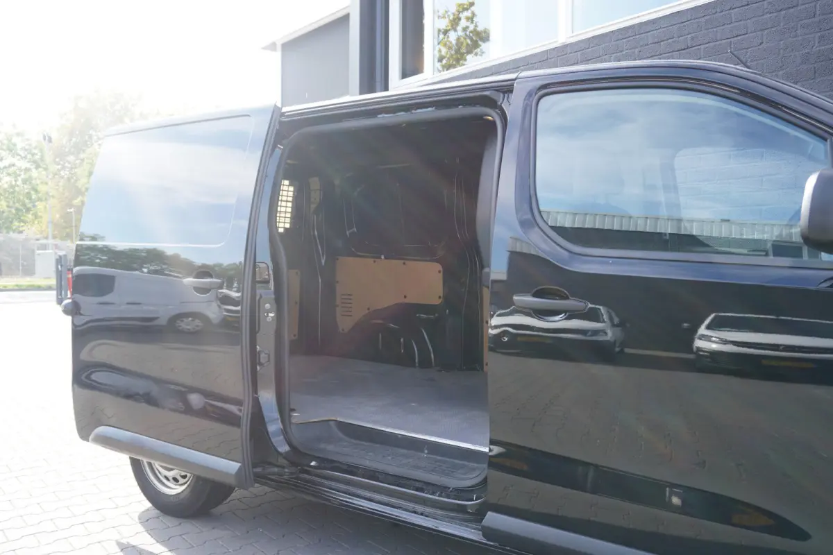 2.0 BlueHDi 145PK L2 Automaat EURO 6 -  Airco - Cruise - Camera - € 20.950,- Excl.