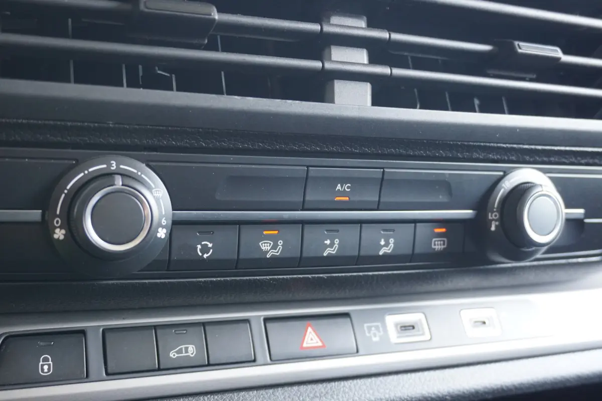 2.0 BlueHDi 145PK L2 Automaat EURO 6 -  Airco - Cruise - Camera - € 20.950,- Excl.