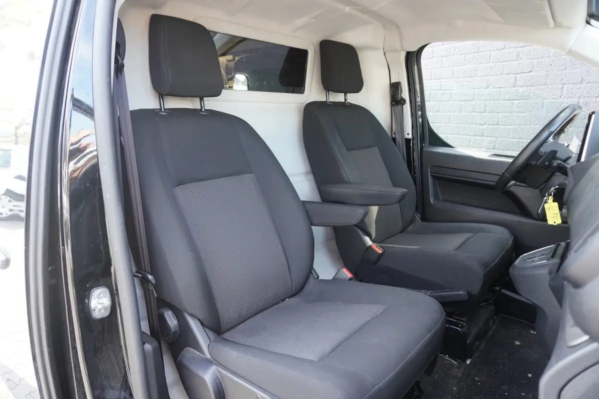 2.0 BlueHDi 145PK L2 Automaat EURO 6 -  Airco - Cruise - Camera - € 20.950,- Excl.