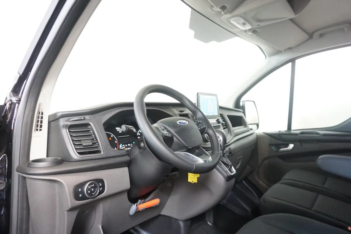 300 2.0 TDCI L2H1 Trend Dubbele Cabine Automaat Airco Navigatie Cruisecontrol Camera Parkeersensoren