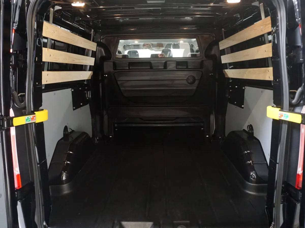 300 2.0 TDCI L2H1 Trend Dubbele Cabine Automaat Airco Navigatie Cruisecontrol Camera Parkeersensoren