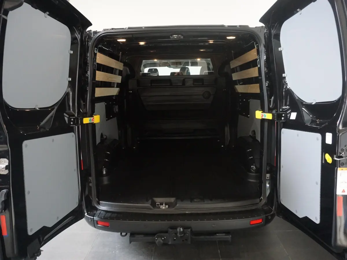 300 2.0 TDCI L2H1 Trend Dubbele Cabine Automaat Airco Navigatie Cruisecontrol Camera Parkeersensoren