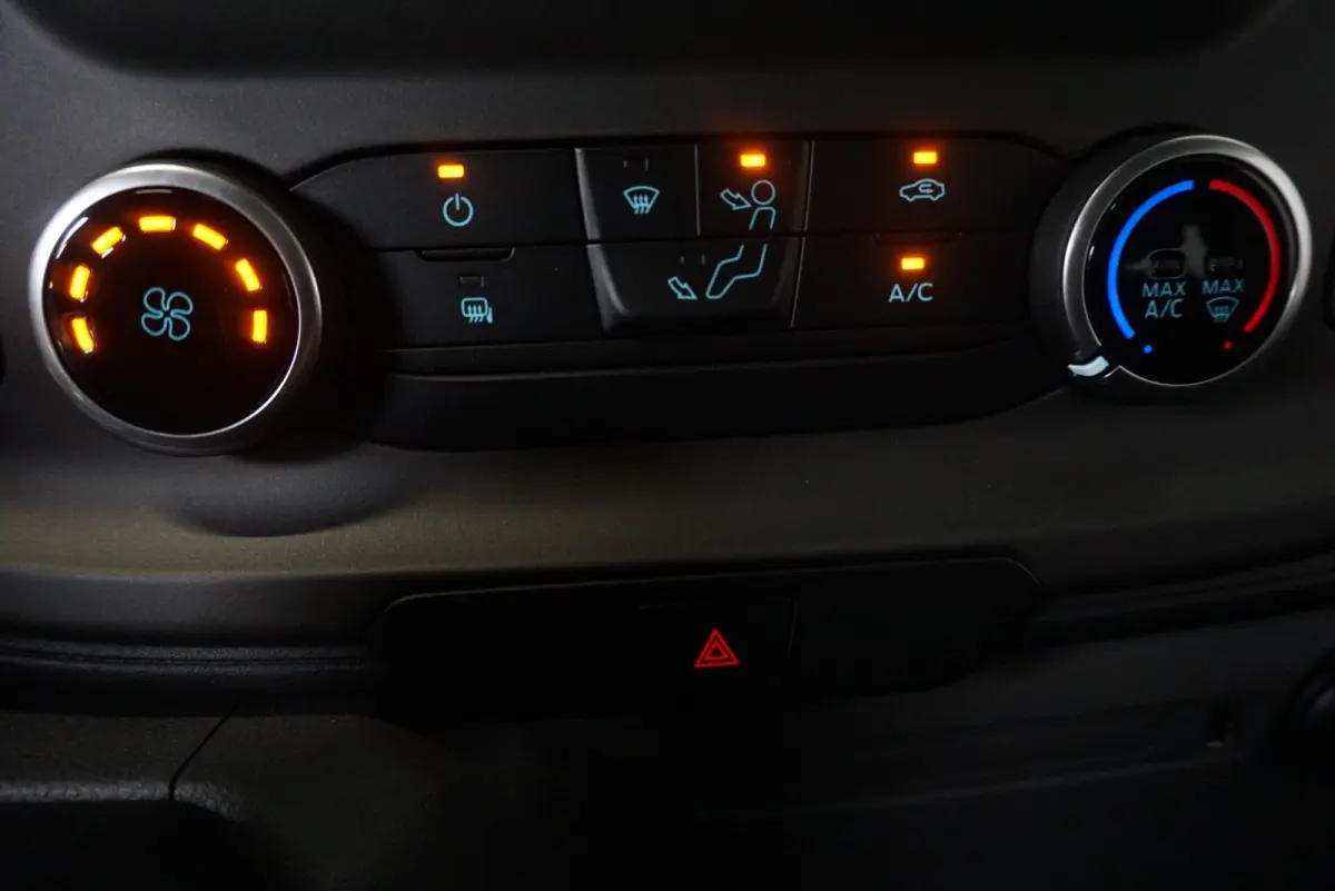 300 2.0 TDCI L2H1 Trend Dubbele Cabine Automaat Airco Navigatie Cruisecontrol Camera Parkeersensoren