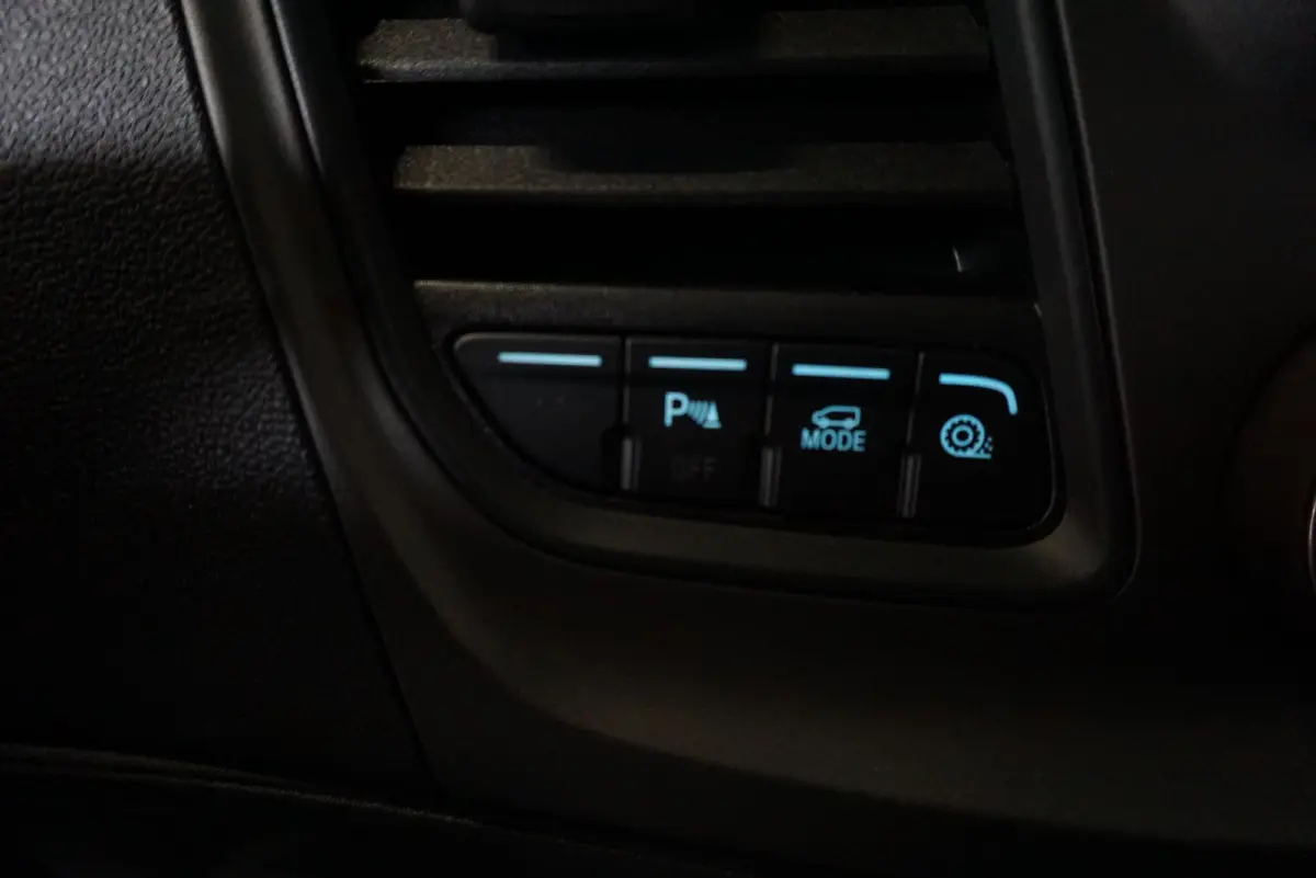 300 2.0 TDCI L2H1 Trend Dubbele Cabine Automaat Airco Navigatie Cruisecontrol Camera Parkeersensoren