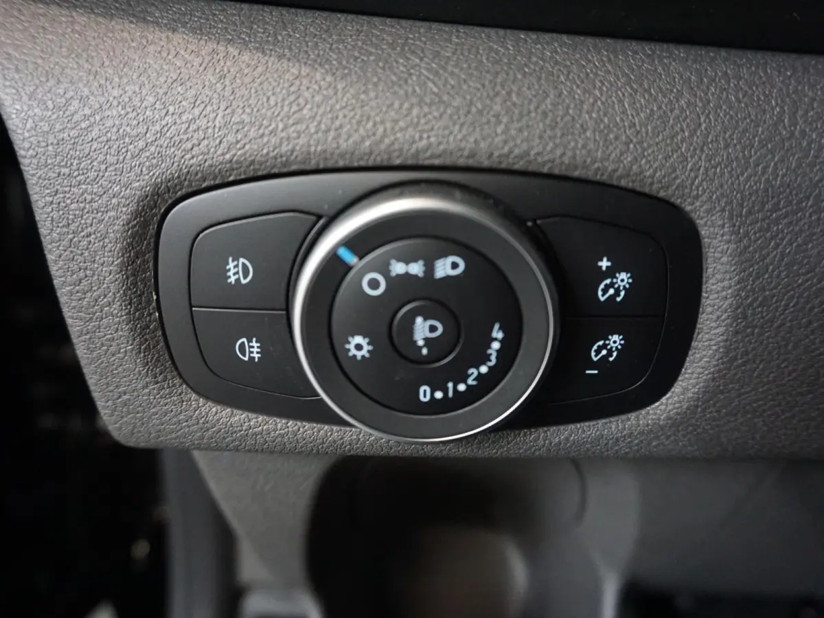 300 2.0 TDCI L2H1 Trend Dubbele Cabine Automaat Airco Navigatie Cruisecontrol Camera Parkeersensoren