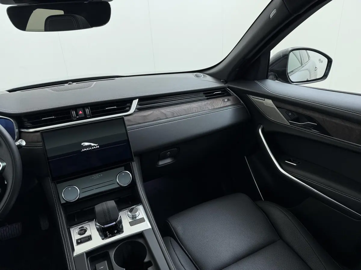 2.0 P400e PHEV HSE RIJKLAARPRIJS INCL 12 MND BOVAG GARANTIE| PANORAMA DAK | EL.STOELEN MET GEHEUGEN | HEAD UP | STOEL + STUUR VERWARMING | LEDER| 360 CAMERA