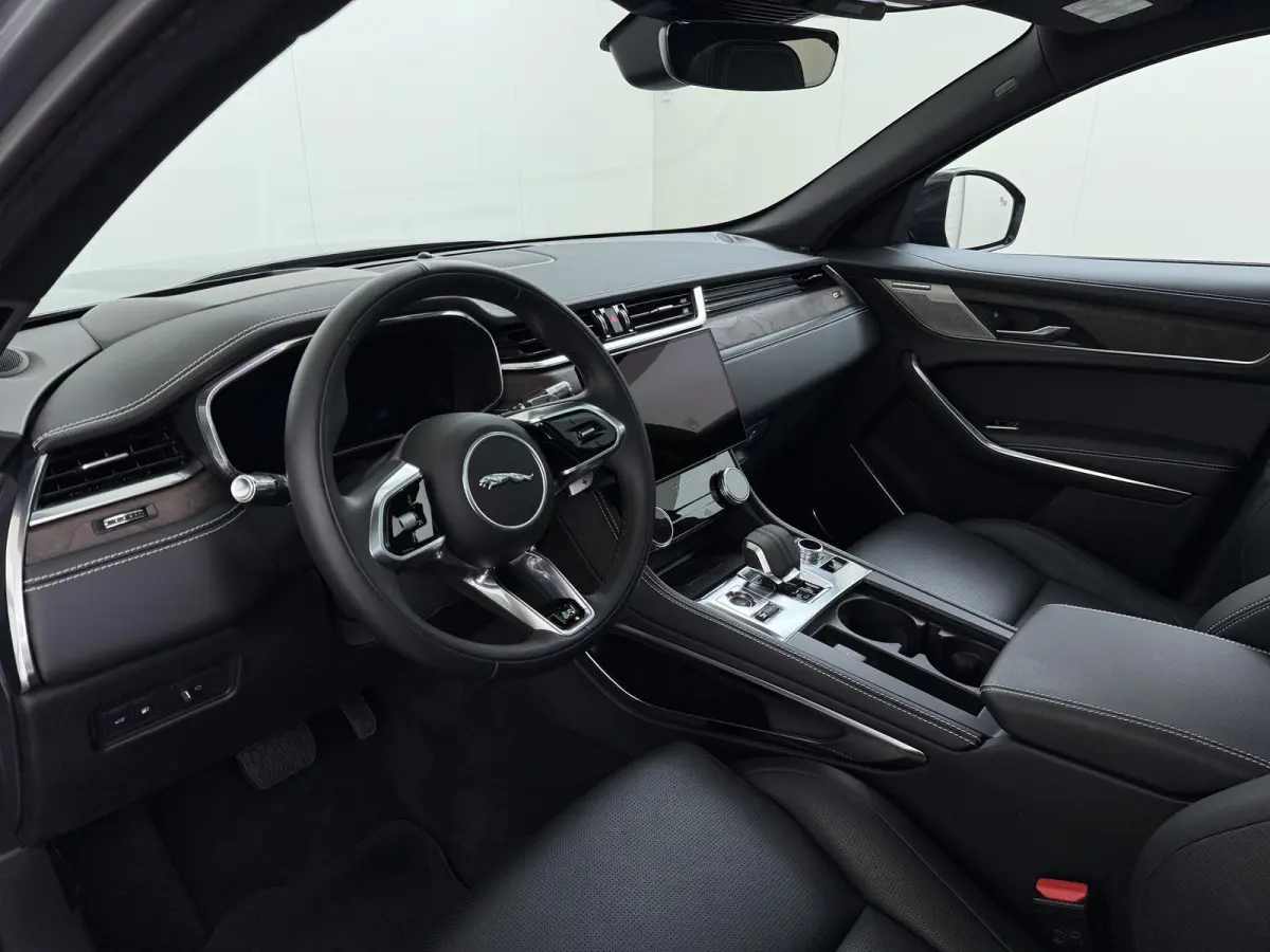 2.0 P400e PHEV HSE RIJKLAARPRIJS INCL 12 MND BOVAG GARANTIE| PANORAMA DAK | EL.STOELEN MET GEHEUGEN | HEAD UP | STOEL + STUUR VERWARMING | LEDER| 360 CAMERA