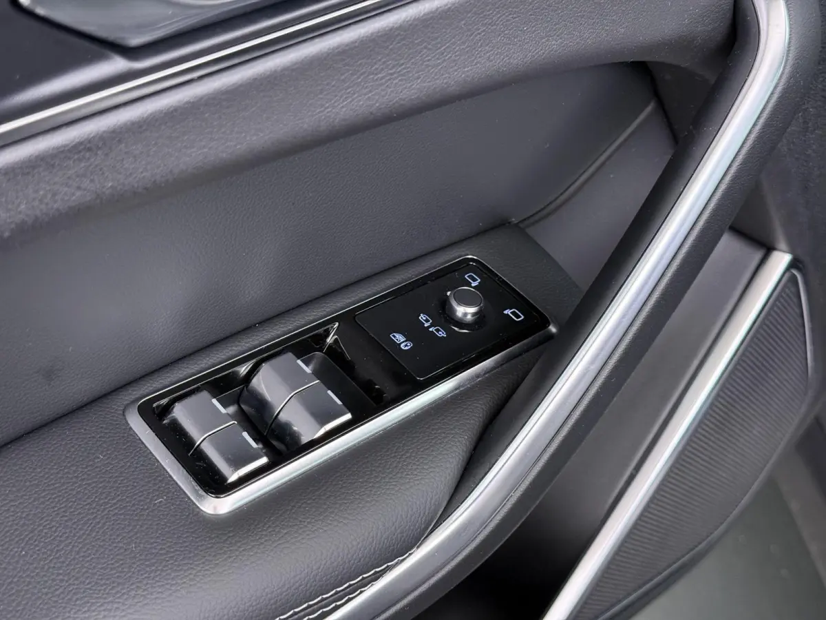 2.0 P400e PHEV HSE RIJKLAARPRIJS INCL 12 MND BOVAG GARANTIE| PANORAMA DAK | EL.STOELEN MET GEHEUGEN | HEAD UP | STOEL + STUUR VERWARMING | LEDER| 360 CAMERA