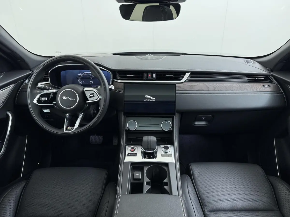 2.0 P400e PHEV HSE RIJKLAARPRIJS INCL 12 MND BOVAG GARANTIE| PANORAMA DAK | EL.STOELEN MET GEHEUGEN | HEAD UP | STOEL + STUUR VERWARMING | LEDER| 360 CAMERA